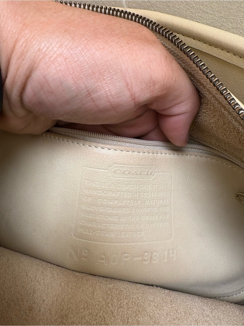 Vintage Coach Sutton Bag #9814 
Cream Leather Crossbody-see pics for stains - Picture 9 of 16